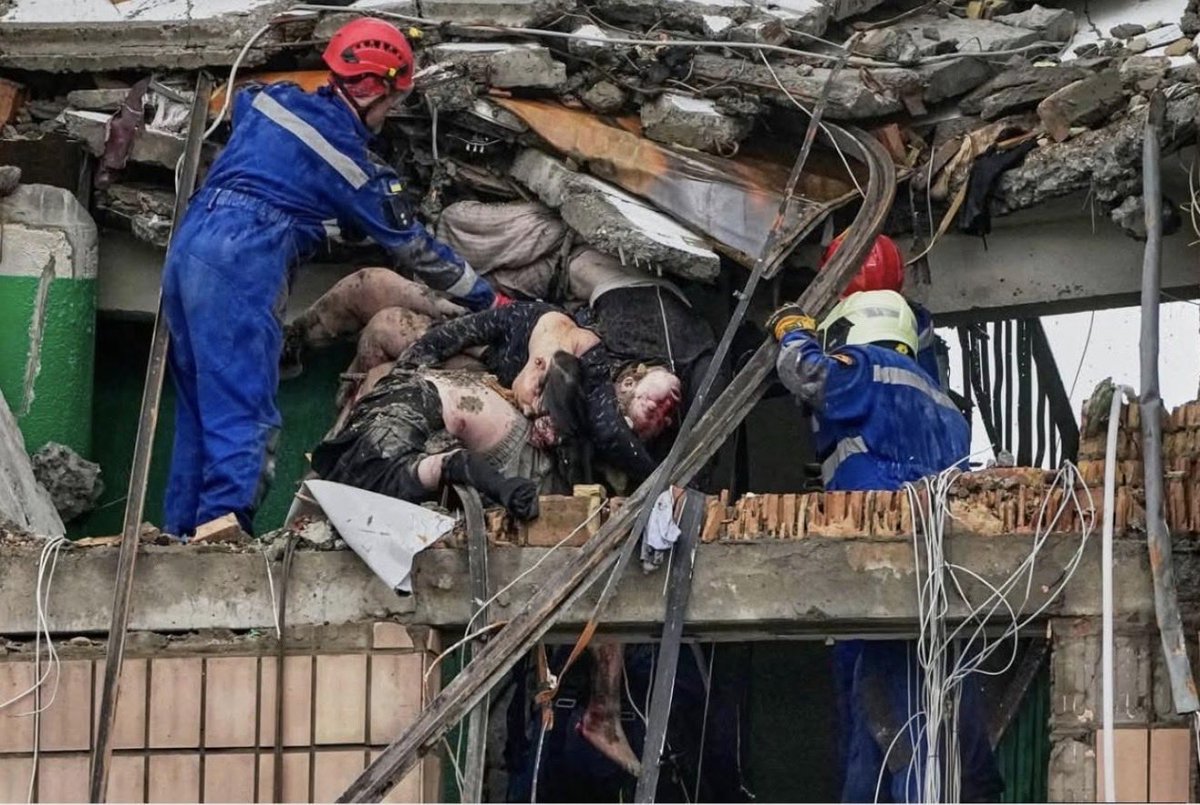 KateGoesTech's tweet photo. Every day 🇷🇺 is killing 🇺🇦 people. Every single day. And some bastards have the audacity to philosophise about 🇺🇦’s right to defend itself, corrupt Western politicians continue conducting business with 🇷🇺, and various useful idiots keep lecturing 🇺🇦 about “nationalism” https://t.co/Tcx47QYtlL