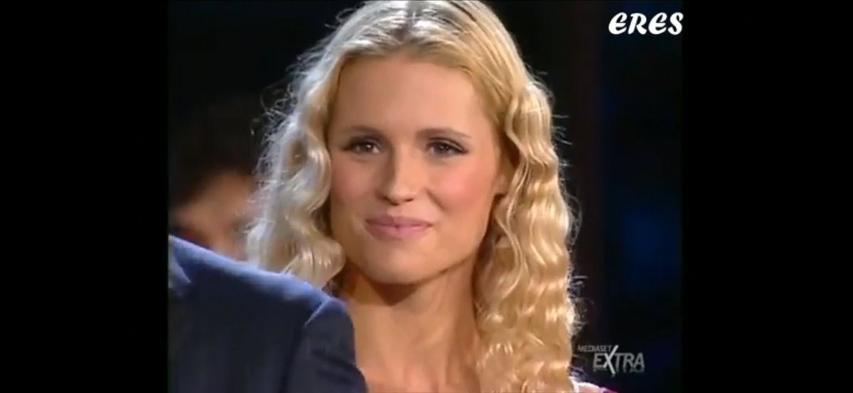 EsseGi567's tweet photo. Mi è capitato di rivedere questo video di Eros che vince il festivalbar 2003(e Già qui emozioni a mille) con "Un'emozione per sempre", canzone che mi fa ancora frignare tanto, e con Michelle conduttrice. A entrambi batteva il cuore negli occhi e si vedeva. https://t.co/8cZmaWXp88