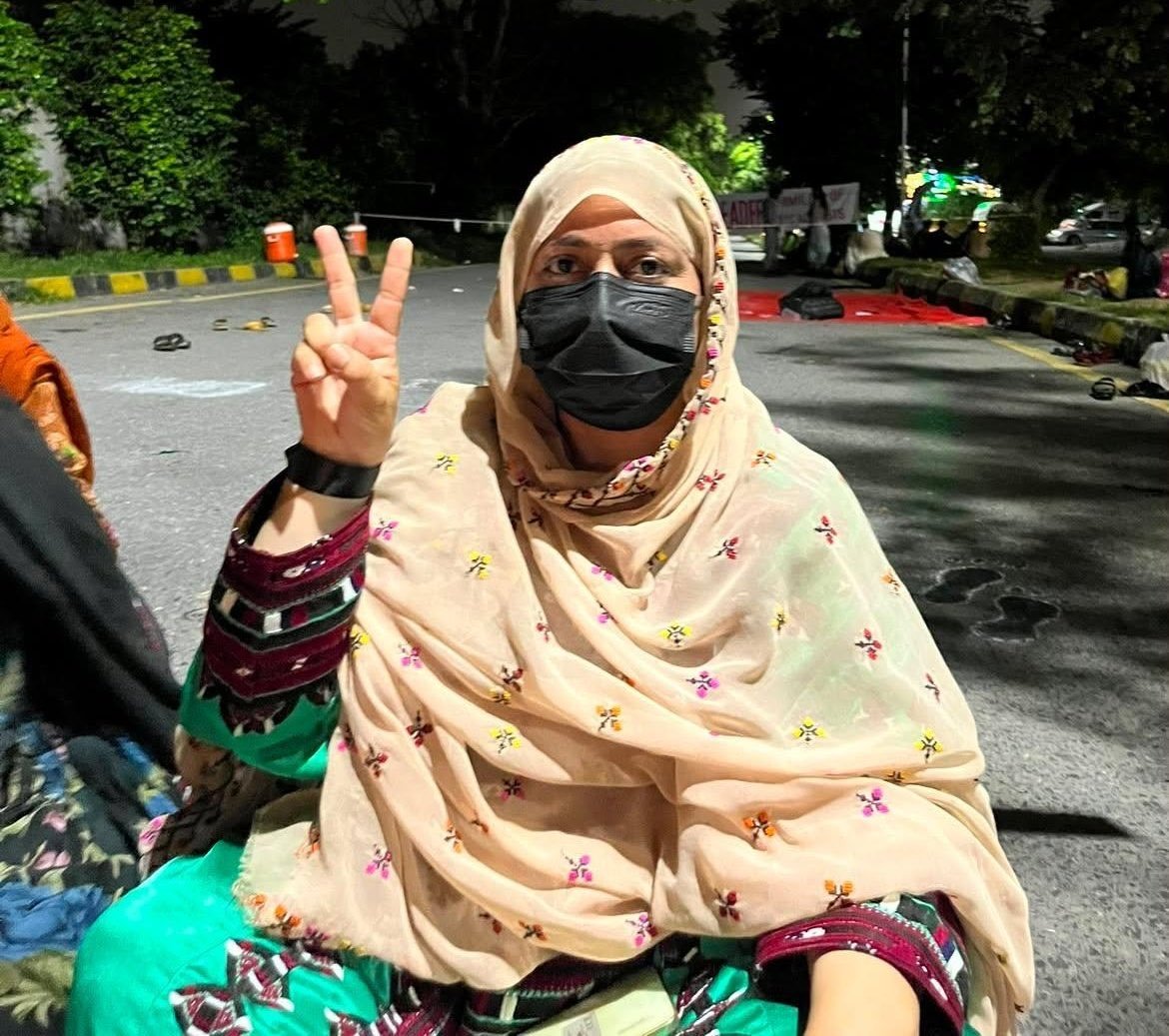 sakina_balochh's tweet photo. If every path to peaceful change in #Pakistan is met with a prison cell or a midnight raid, don't pretend you’re protecting the nation.
You are cannibalizing your own future.
2/2 @HanniBBaloch
@kalaticardiff
@Saabzap
@BaluchSara96
@Sadia_Balochh
#ReleaseSyedBibi https://t.co/z2Nx10AA0m