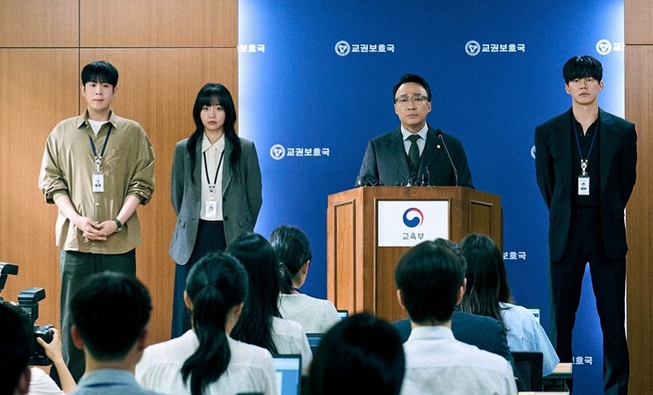 kdrama_menfess's tweet photo. •kdm• BPHP DI DUNIA NYATA? 🤯👏

Terinspirasi dari Teach You A Lesson, Dinas Pendidikan Gyeonggi akan membentuk BPHP. BPHP disini bukanlah organisasi yg menghukum dng kekerasan, namun organisasi untuk melindungi, menanggapi pengaduan dan memberikan dukungan hukum kepada korban. https://t.co/8wxke1rPPB