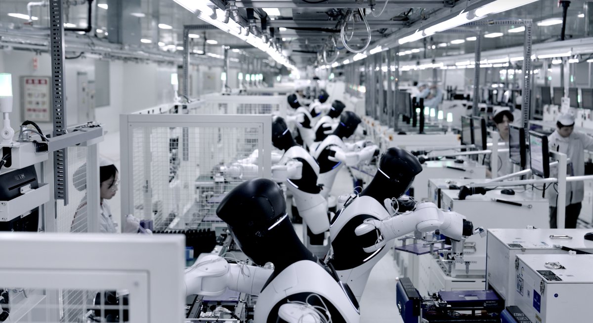 AGIBOT_EU's tweet photo. AGIBOT X2 just made the front page of the Financial Times. 📰

Not for looks, for deployment. 2026 is our “Deployment Year One”: robots that don’t just move, they work. Ours are running real shifts on factory floors.

Which front page next? 🤖

#AGIBOT #HumanoidRobots #EmbodiedAI https://t.co/1xQR8nFqw9