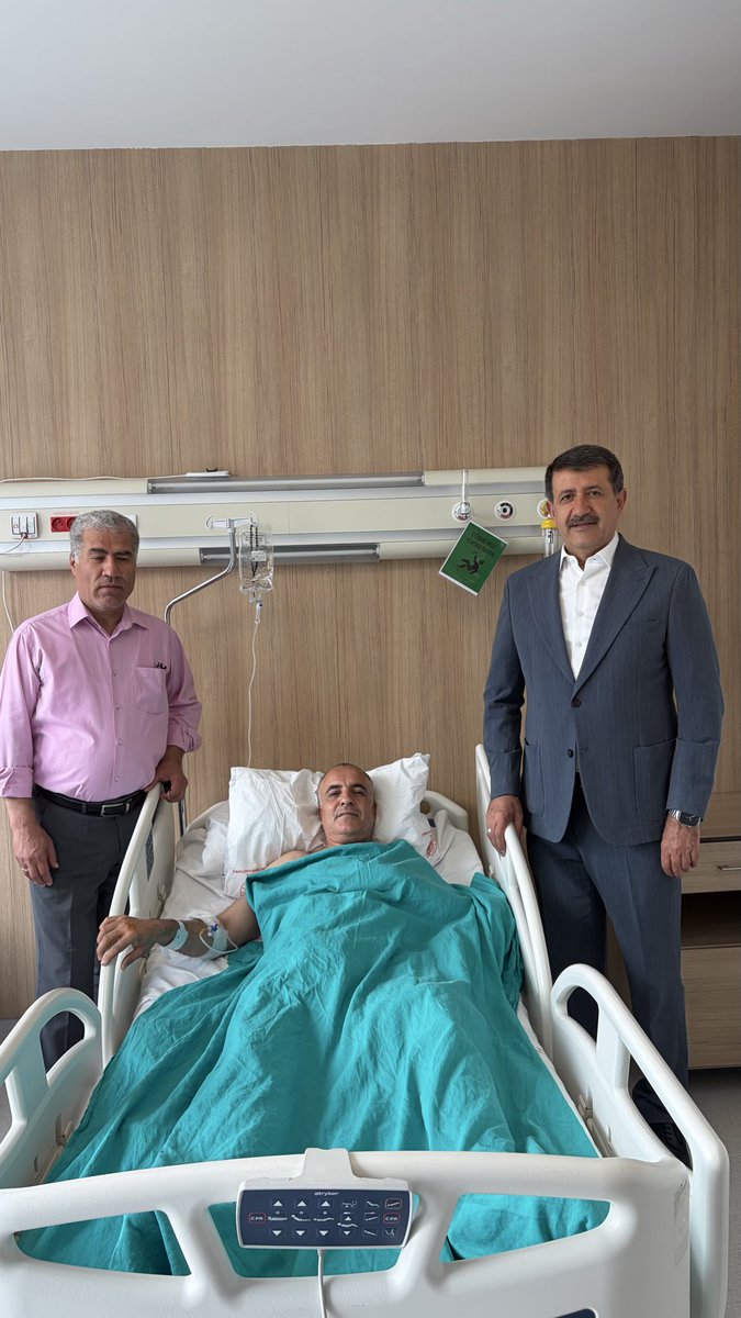 MehmetEkinci63's tweet photo. Bilkent Şehir Hastanesi’nde tedavi gören değerli hemşehrimiz İbrahim Bülte’yi ziyaret ederek geçmiş olsun dileklerimizi ilettik. Kendisine ve hastanelerde şifa bekleyen tüm vatandaşlarımıza Yüce Allah'tan acil şifalar diliyorum. https://t.co/DOe0qeLk7Z