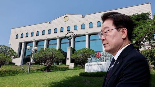ShineShadowNews's tweet photo. 🚨🇺🇸🇰🇷 S. Korea: Lee Jae-myung Regime And The National Election Commission Are Acting As One

The Lee Jae-myung regime and South Korea's National Election Commission operate as a single corrupt machine, brazenly shielding election hiring scandals that undermine free and fair votes. 

The Board of Audit and Inspection deliberately withheld damning evidence of nepotistic hiring, refusing to submit records to court even after uncovering improper solicitation by a standing commissioner. 

Person A, whose father at the North Gyeongsang Provincial Election Commission pressured Daegu officials more than five times, secured an illegal career position with the explicit message: 

"The Secretary General already told us to hire this person, so they were already considered accepted." 

Despite the National Election Commission revoking the appointment, the Board blocked evidence citing a Constitutional Court ruling, allowing Person A to win reinstatement and now oversee elections. 

This outrageous restoration of a nepotism hire exposes how Lee Jae-myung's allies protect their own while destroying public trust in Korea's democratic institutions. 

🇰🇷🇺🇸 Korea's elections cannot survive this level of institutional sabotage 🇰🇷🇺🇸 

src:
https://t.co/XEyukwMoVf