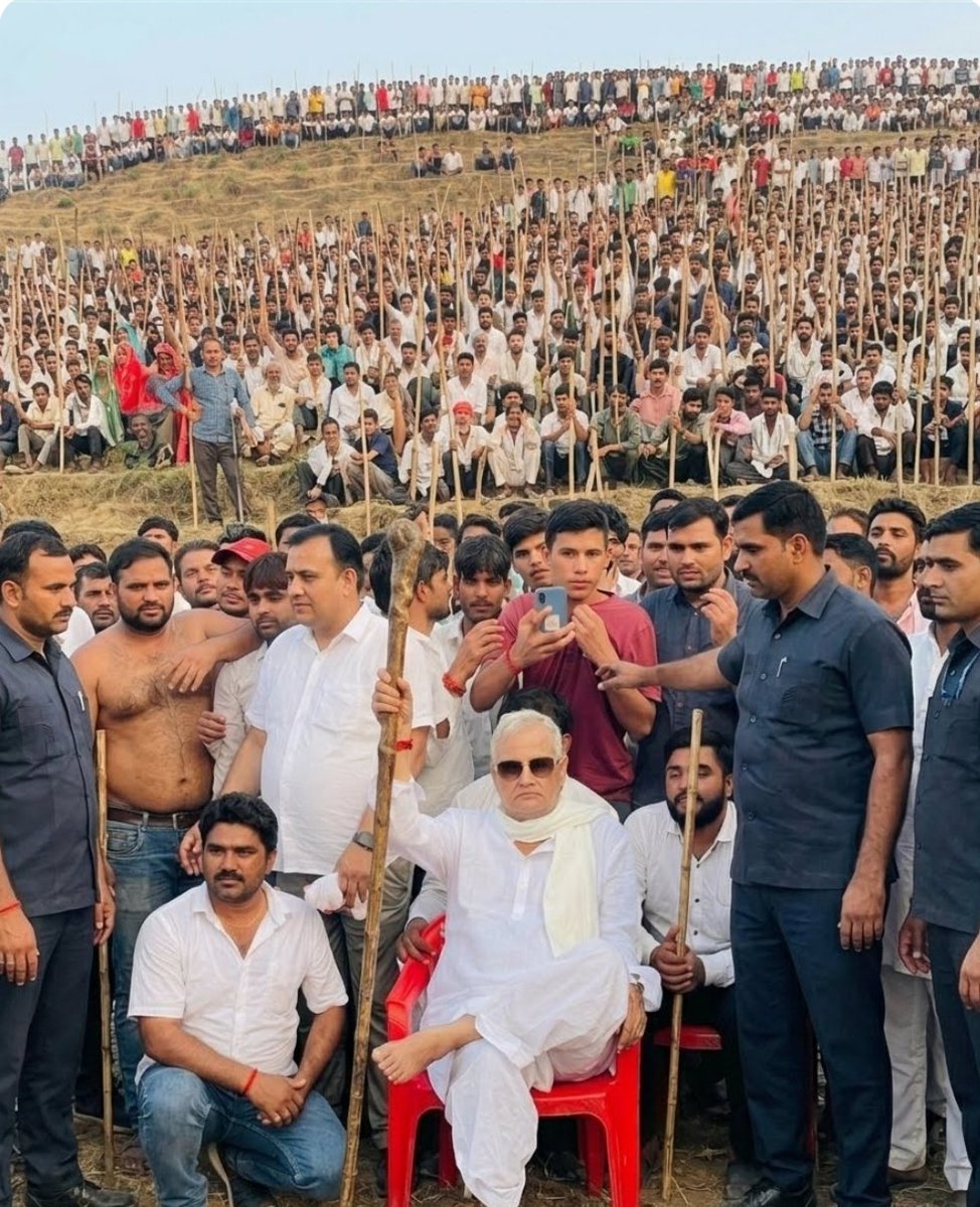 politics_vibes's tweet photo. #पांचना_बांध: ठसकदारों की जीत हुई , खण्डित में जो लट्ठ गाढ़ा था वह पानी खुलवाकर ही माना...🔥

#राजस्थान_हाईकोर्ट, डॉ किरोड़ी लाल मीणा और रामकेश जी का विशेष ध्यानवाद.. 🙏🏻

सच्चाई की जीत हुई , बुराई का मुंह काला हुआ । 

जो कहते थे एक बूंद पानी नही देंगे उन्हें मुंह की खानी पड़ी। https://t.co/UzzSIYFuvk