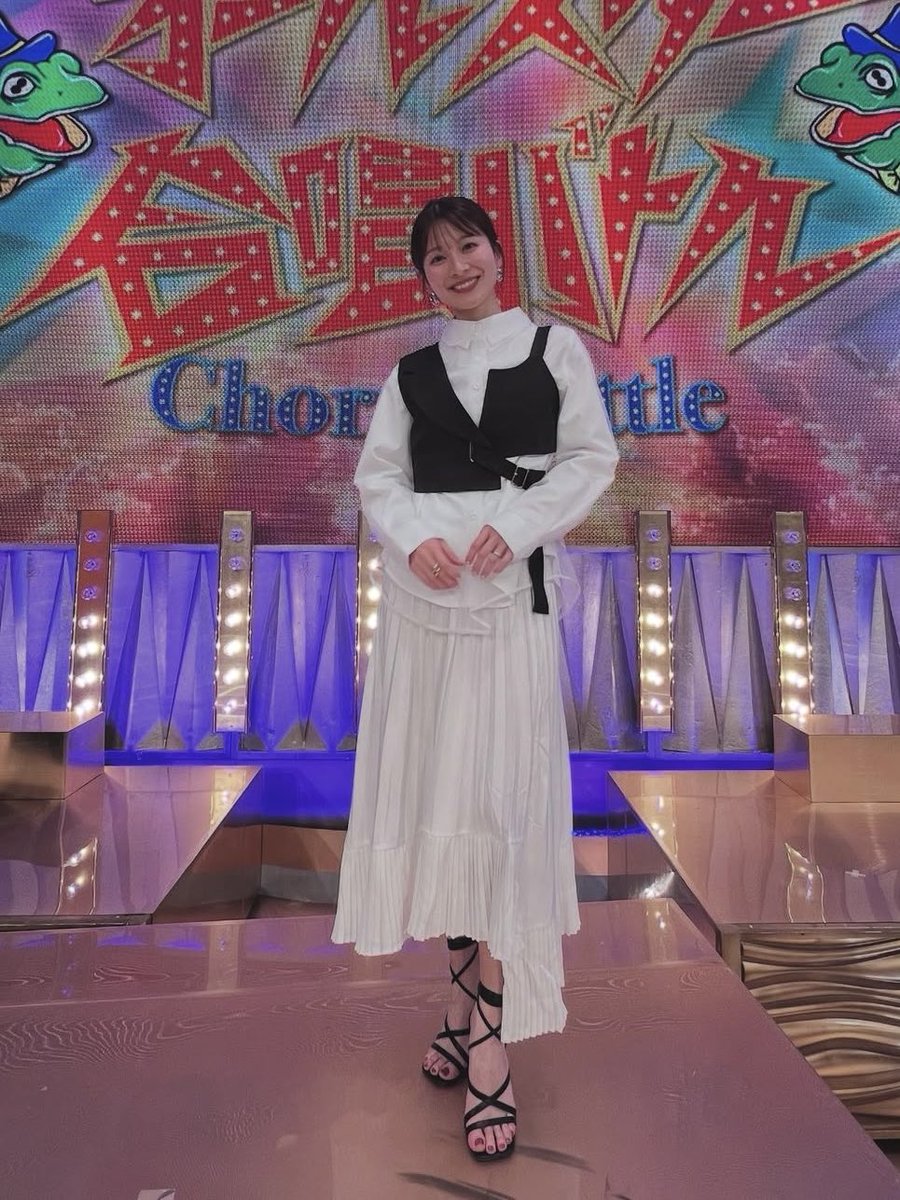 FootFeet6prf's tweet photo. 元TBS山本里奈アナ/剛力彩芽/瀧本美織

#足フェチ　#脚フェチ #つま先フェチ　#feet https://t.co/o2IV7vc0Ve