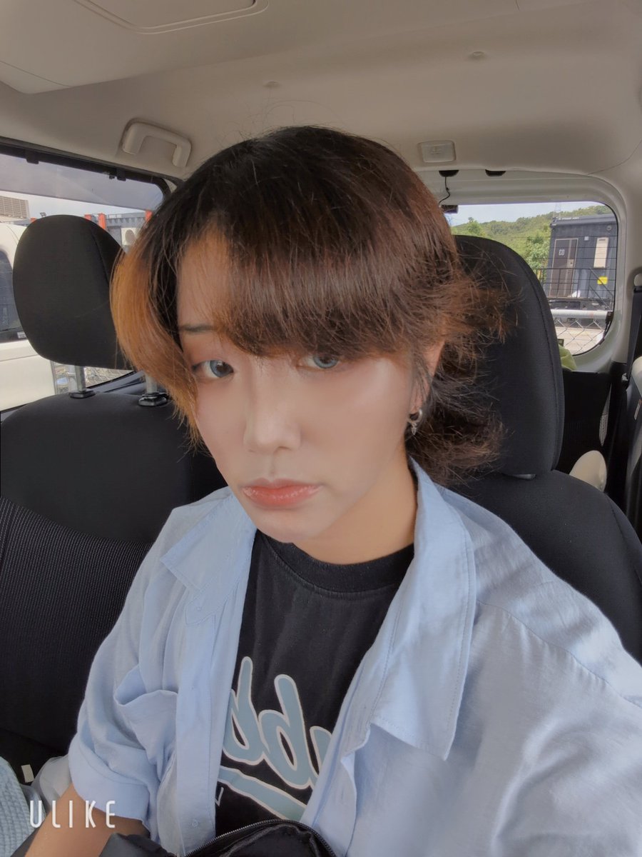suzune12069's tweet photo. 最近、縮毛矯正して黒くして髪切りました！！！
before→→after（＆昨日のメイクと格好） https://t.co/gZ9n4RAZcr