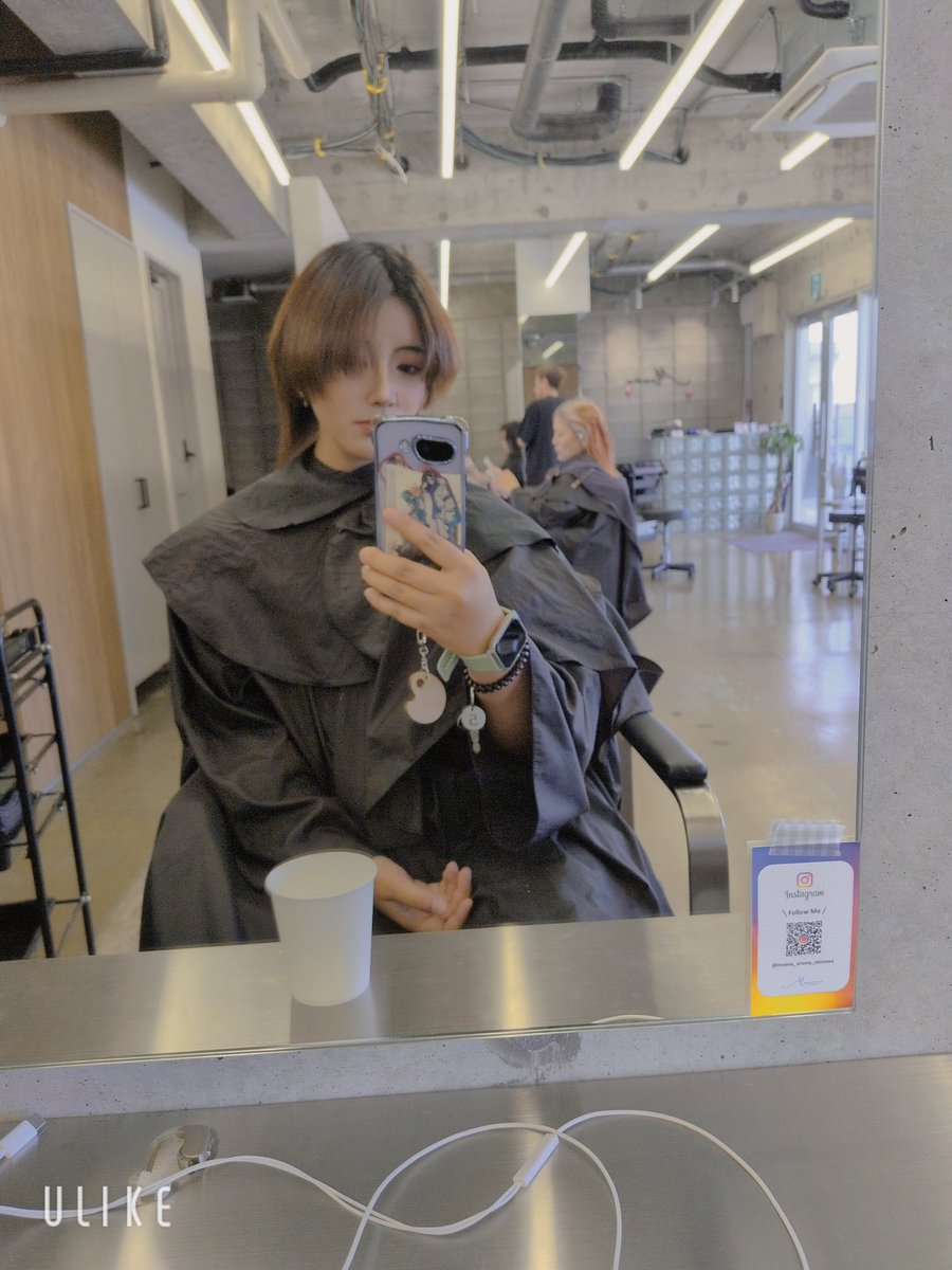 suzune12069's tweet photo. 最近、縮毛矯正して黒くして髪切りました！！！
before→→after（＆昨日のメイクと格好） https://t.co/gZ9n4RAZcr
