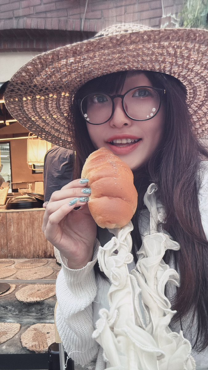 AKNews3's tweet photo. 韓国の塩パンのお店！
とっても美味しすぎるよー！
今度行けたらいいね(*^^*)

 #韓国  #塩パン https://t.co/3EfCBGT6q4