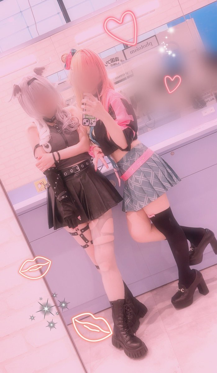 enjuco14's tweet photo. モノクロギャルとカラフルギャルです🫰🫰 https://t.co/IyzSCewP4S