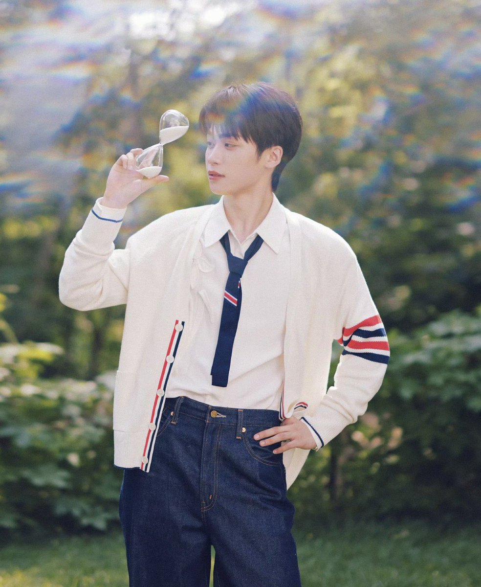ziyu_style's tweet photo. May happiness always be with Ziyu    

100 likes
50 Retweets
50 Replies 

CHERISH 24TH WITH ZIYU
#HappyBirthdayZiYu https://t.co/V7KiFvAd0A