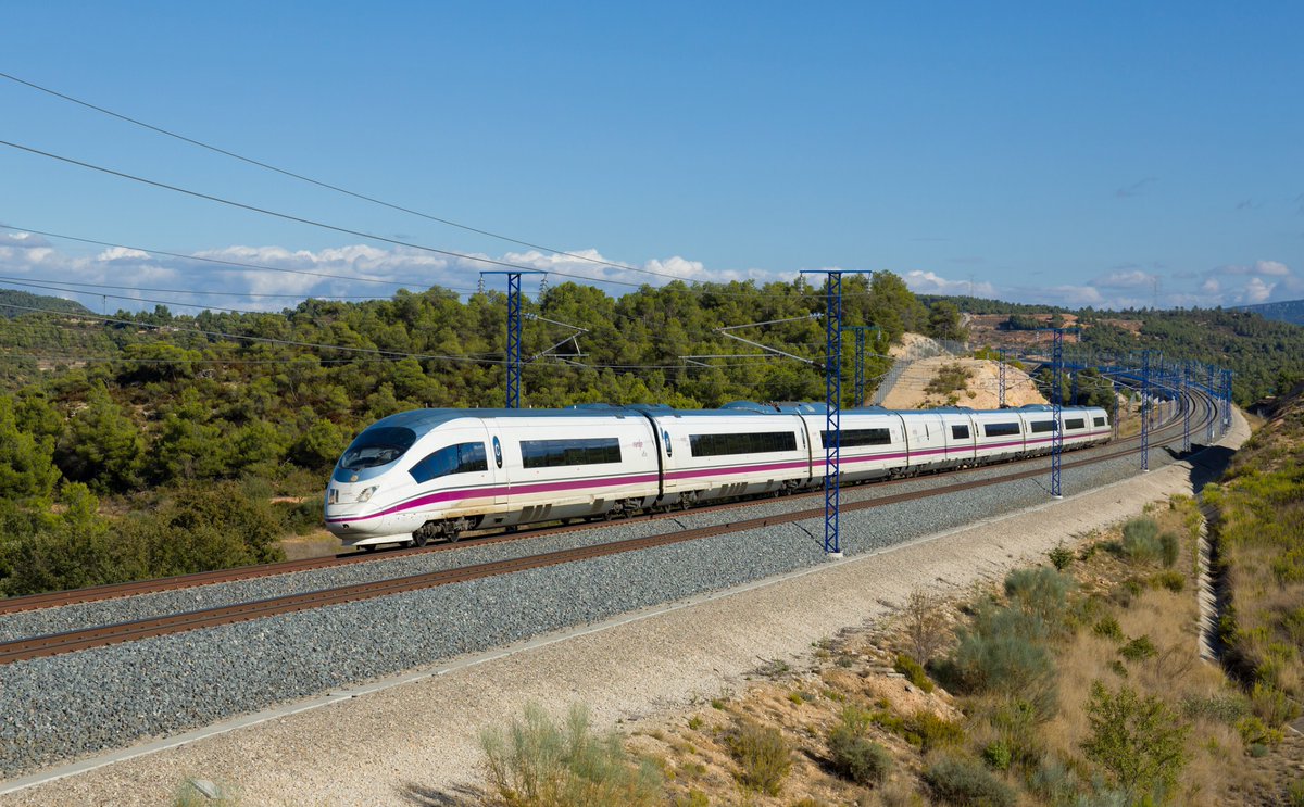 lfg_uk's tweet photo. Spain built a high speed line from Madrid to Seville for £1.89 billion in 1992.

Politicians at the time called it a failure.

HS2 (so far) has cost £44.2 billion. It will cost more than £100 billion.

And we are tunnelling through ... fields.

What are we doing so, so wrong? https://t.co/ORlh8AG5Ej