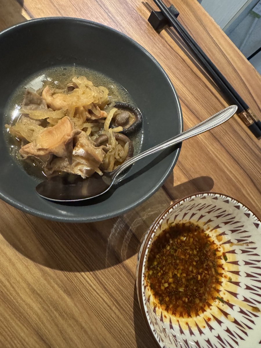 dice_k_infinity's tweet photo. 和牛ホルモンを切り干し大根と煮てみた
ミョウガとラー油のソースで
#カリフラのハァーンタイム https://t.co/49LPXoJ7nR
