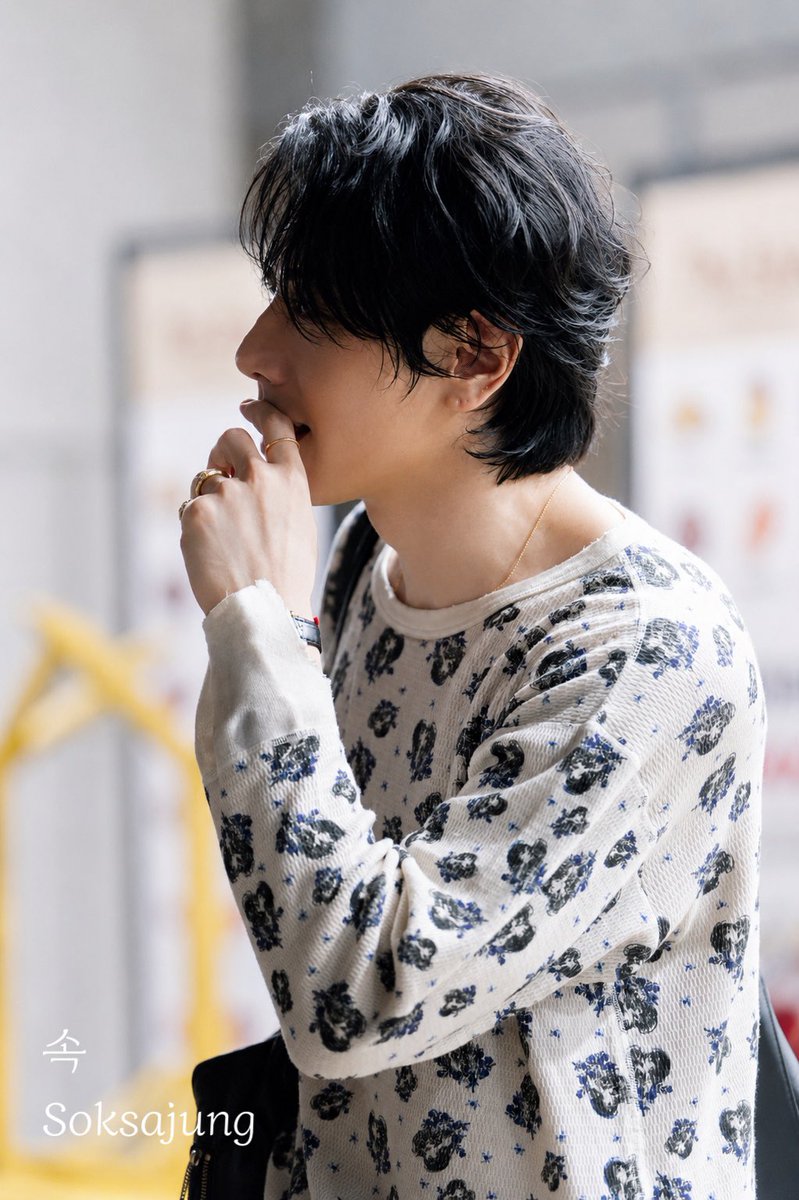 Soksajung's tweet photo. 260705 박효신 베토벤 퇴근길

#박효신 #parkhyoshin #베토벤 #퇴근길 https://t.co/L1NltOhXVQ