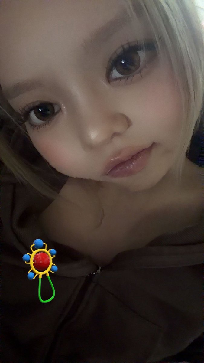 bds_archive's tweet photo. Bailey having fun with the snapchat filters. She looks adorable 🐣 https://t.co/VKrRnUmQpB
