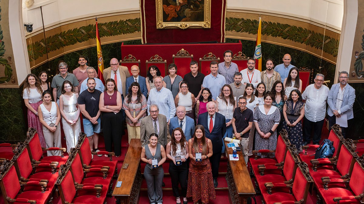 ranm_es's tweet photo. La RANME acogió el IV Simposio de Jóvenes Investigadores del Foro Teófilo Hernando, una cita que impulsa el talento científico joven. La Dra. María Dolores Martín de Saavedra clausuró el encuentro e ingresó en el Foro: https://t.co/UqZUVeQyNq https://t.co/AtAmxYHgxf