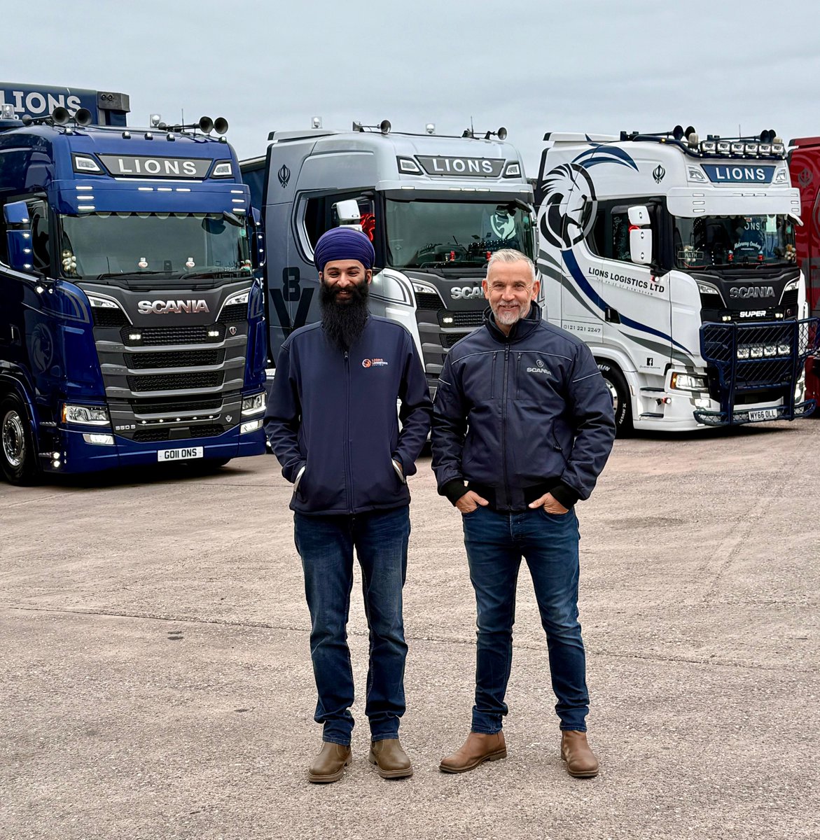 keltruck's tweet photo. @ScaniaUK @ScaniaGroup @JarrodV8Power @ScaniaArgentina @TRATON_GROUP @davemor66816340 @RustyWarn @SFletch8 @PhilHolmes129 #MeetTheTeam: #Keltruck #Scania's @JarrodV8Power is passionate about product logistics & driver training, helping our customers achieve higher MPG returns and improving driver performance.
β‘οΈ https://t.co/6OMi72fGdv
β‘οΈ https://t.co/GukkiWlGFr
#DriverTraining #YouCanHaveTheBest https://t.co/wYxNaidmOL