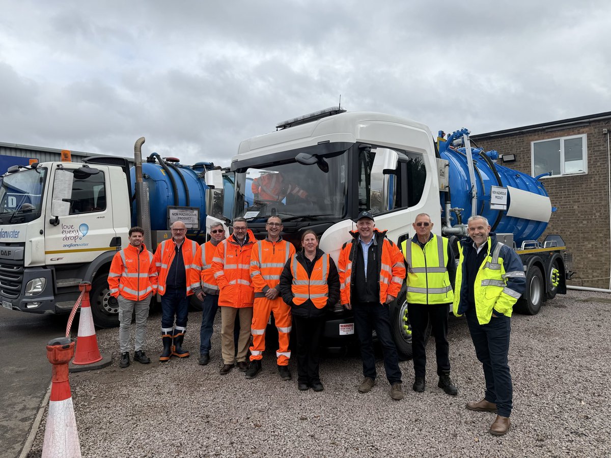 keltruck's tweet photo. @ScaniaUK @ScaniaGroup @JarrodV8Power @ScaniaArgentina @TRATON_GROUP @davemor66816340 @RustyWarn @SFletch8 @PhilHolmes129 #MeetTheTeam: #Keltruck #Scania's @JarrodV8Power is passionate about product logistics & driver training, helping our customers achieve higher MPG returns and improving driver performance.
β‘οΈ https://t.co/6OMi72fGdv
β‘οΈ https://t.co/GukkiWlGFr
#DriverTraining #YouCanHaveTheBest https://t.co/wYxNaidmOL