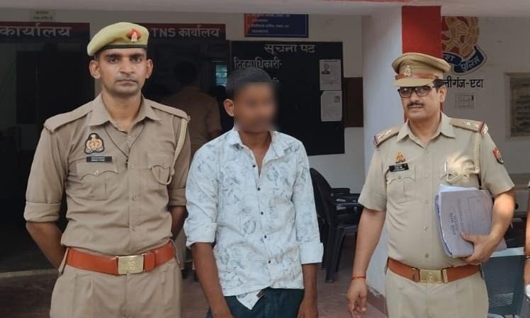 Etahpolice's tweet photo. एटा ~ थाना अलीगंज पुलिस को मिली सफलता, थाना अलीगंज पुलिस द्वारा धोखाधडी के मामले में वाँछित चल रहे एक अभियुक्त को किया गया गिरफ्तार।
#UPPolice https://t.co/v0GSubarxo