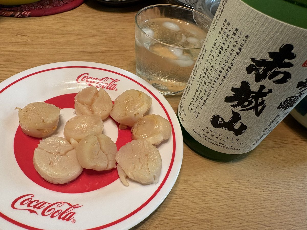 suda15en's tweet photo. 次男のお嫁さんで
北海道で漁師をしている友達から
今年も

ホタテ貝が届いたと
連絡があり
貝柱にしてもらってからとりに行きました

今夜は
ホタテ焼き
で
一杯🍶

おつかれ様でした
#ホタテ
#赤城山
#純米吟醸 https://t.co/9Jl79obv5B