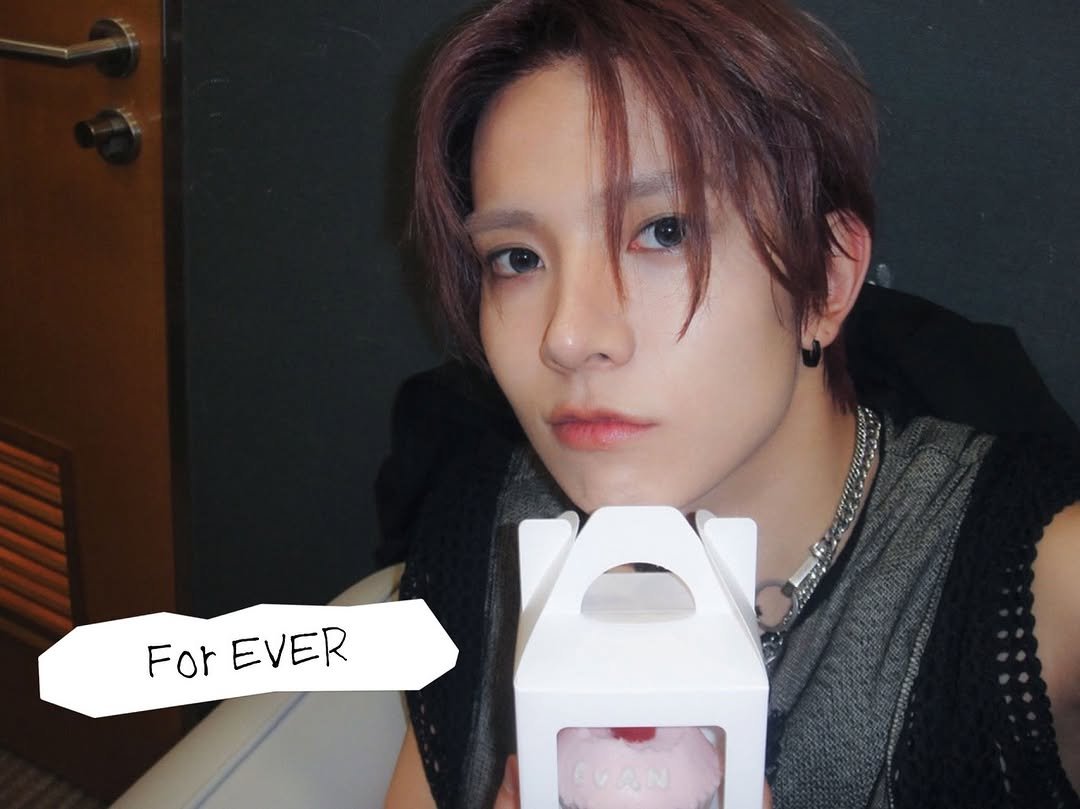 LEEHEESEUNG_INA's tweet photo. [📸] 06.07.26 INSTAGRAM 
@/h_evva_n  Aku punya tanggung jawab untuk membagikan nuansa estetik dari kamera digital 

Lihat kebih banyak foto yang dibagikan #EVAN 👇
https://t.co/4kJRyJ05ZV

#에반  #HEESEUNG #희승 @h_evva_n @evan_officialJP https://t.co/U6CCIkluug
