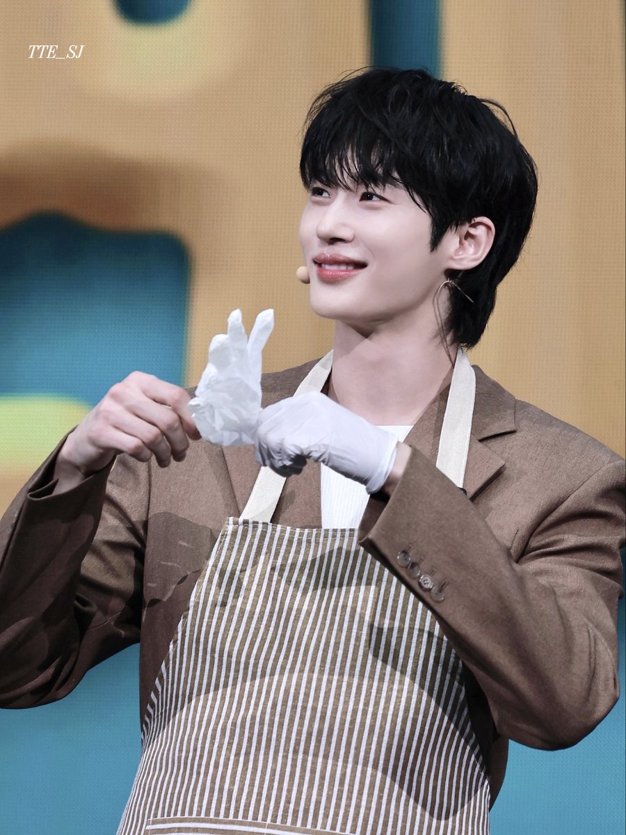 tte_sj's tweet photo. 260705 변우석 팬미팅 🤎

#변우석 #ByeonWooSeok https://t.co/LYPJNSn48F