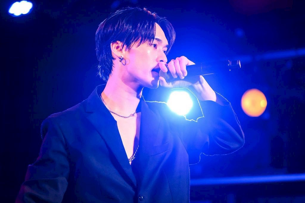 k3oh15e's tweet photo. 🎤⛓️ https://t.co/mRCDiza1Tr