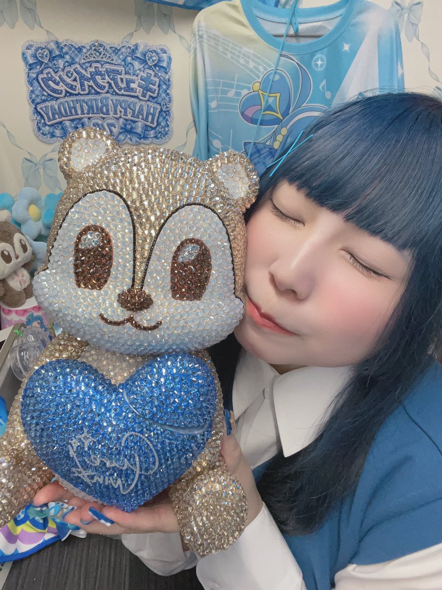 munimuni_x_x's tweet photo. 今年はオーダーメイドで
はなみぃちゃんの飾りボトルを開けました🍾

とってもかわいいキラキラのはなみぃちゃん🌸
ななちゃん何が嬉しいかなって考えた結果
世界に一つだけのはなみぃちゃんになりました

皆様ご協��ありがとうございました🎼
#蒼風なな誕生祭2026
#キュアウインク誕生祭2026 https://t.co/vAEpSQcTZF