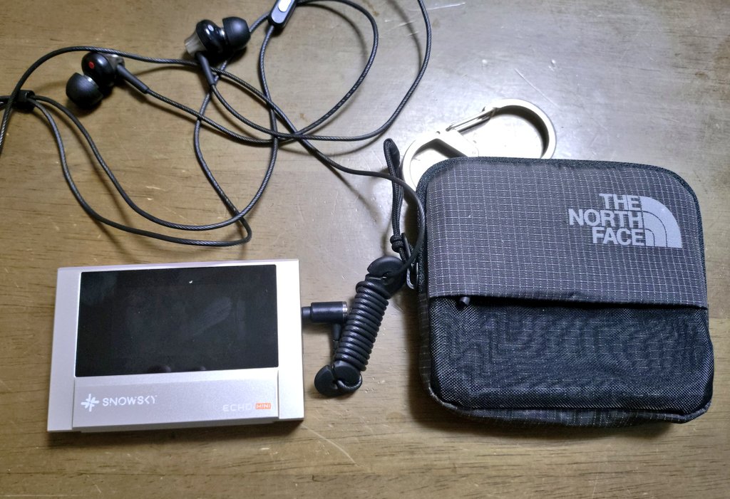 56_usan's tweet photo. 夜のお散歩グッズの完成や

最近、音楽聴くためにこれでお散歩してます
スマホはお留守番 https://t.co/Bks3p0E8tw