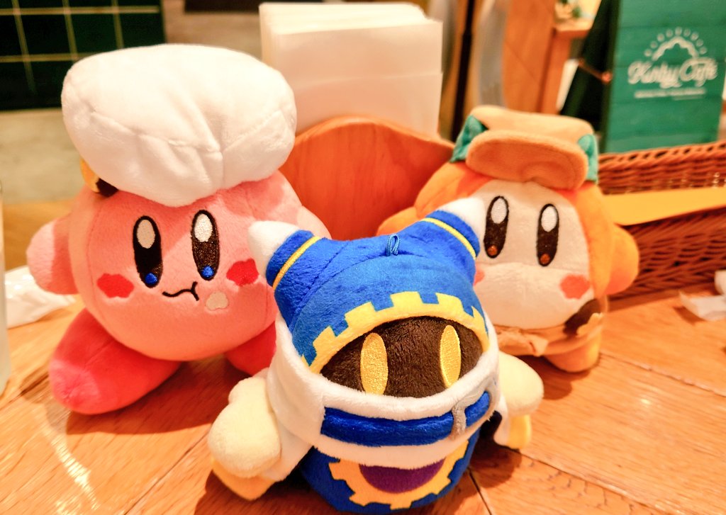 pafi_1_3's tweet photo. カービィカフェ！
エアライダーのフレンチトースト滑り込みで食べられました😋
写真撮影でマホぬい持ってたらブラボーブラボー言われて嬉しかったな https://t.co/Jez0eyDYxs