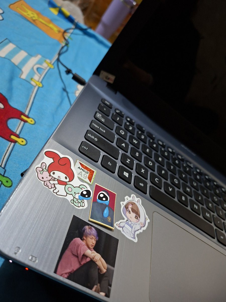 secrettOya4's tweet photo. yawoohhh bisa yukk nyalaaa😭 kesel bangetttt kalo ada barang elektronik ku yang bermasalah huhu gamau mikir tapi orangnya pemikir banget:( https://t.co/CMqY5jbA6X