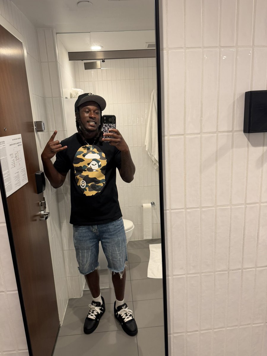 DellDaOnee's tweet photo. I do what I want 🤙🏾 https://t.co/8Sum1KNdnc