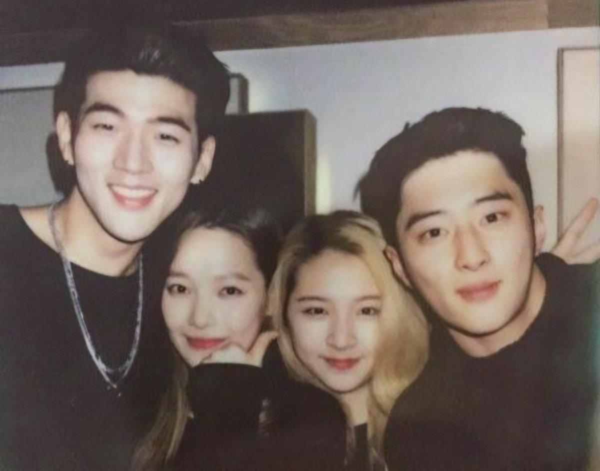 Sarii_not_sorry's tweet photo. کارد تا همیشه تو قلبم میمونه :(
#Kard #Kard #FirstFullAlbum #Worldtour https://t.co/6dmkKx3j35