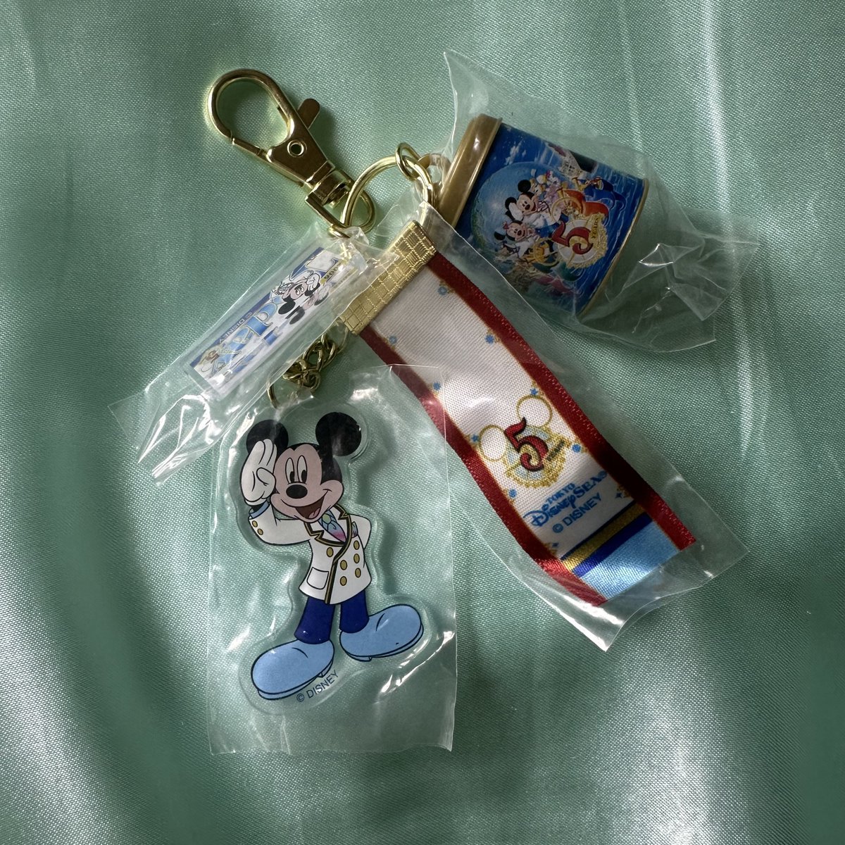 r____O2O1's tweet photo. 東京ディズニーシー カプセルトイ 交換

【譲】5周年

【求】25周年

郵送希望です。
リプまたはDMお願い致します。 https://t.co/5O738XrDzc