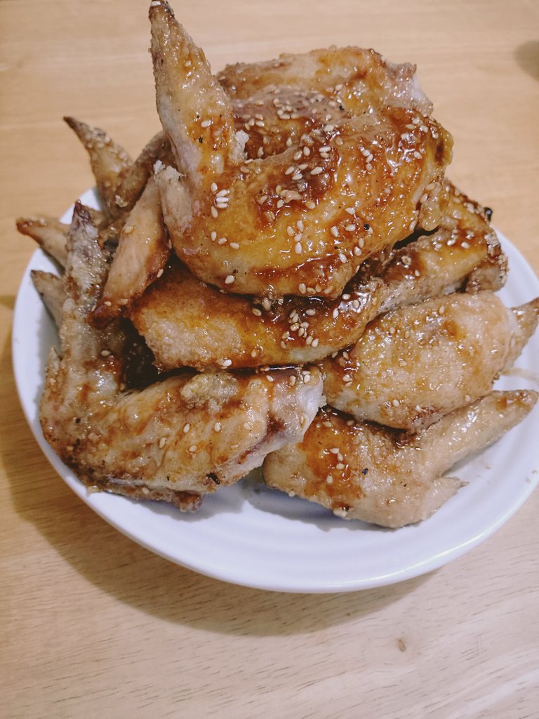 maple93925738's tweet photo. どうしても食べたくて手羽先。
甘辛でご飯にも合う。 https://t.co/Y77PBRHvr1
