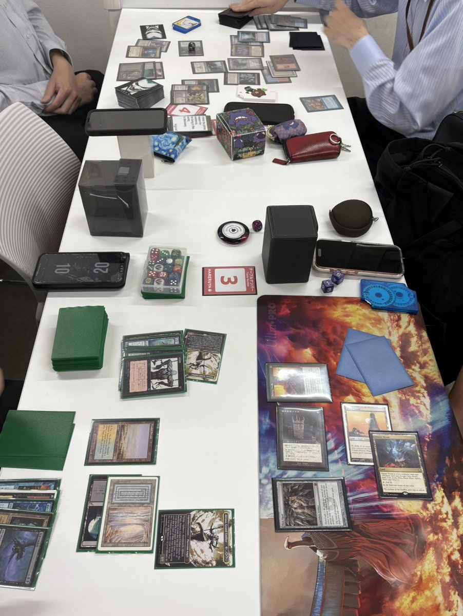 hareruya__akiba's tweet photo. 【大会情報】
本日開催のイベントは
17時『コマンダー交流会：甘口』4名
19時『モダン』3名、『レガシー』5名、『ミドルスクール』3名、『コマンダー交流会：甘口』12名
にご参加いただきました‼️ありがとうございます😉

コマンダー交流会：甘口の勢いが止まりません🔥昨日は驚きの22名🤩 https://t.co/0yYVWAvv2A