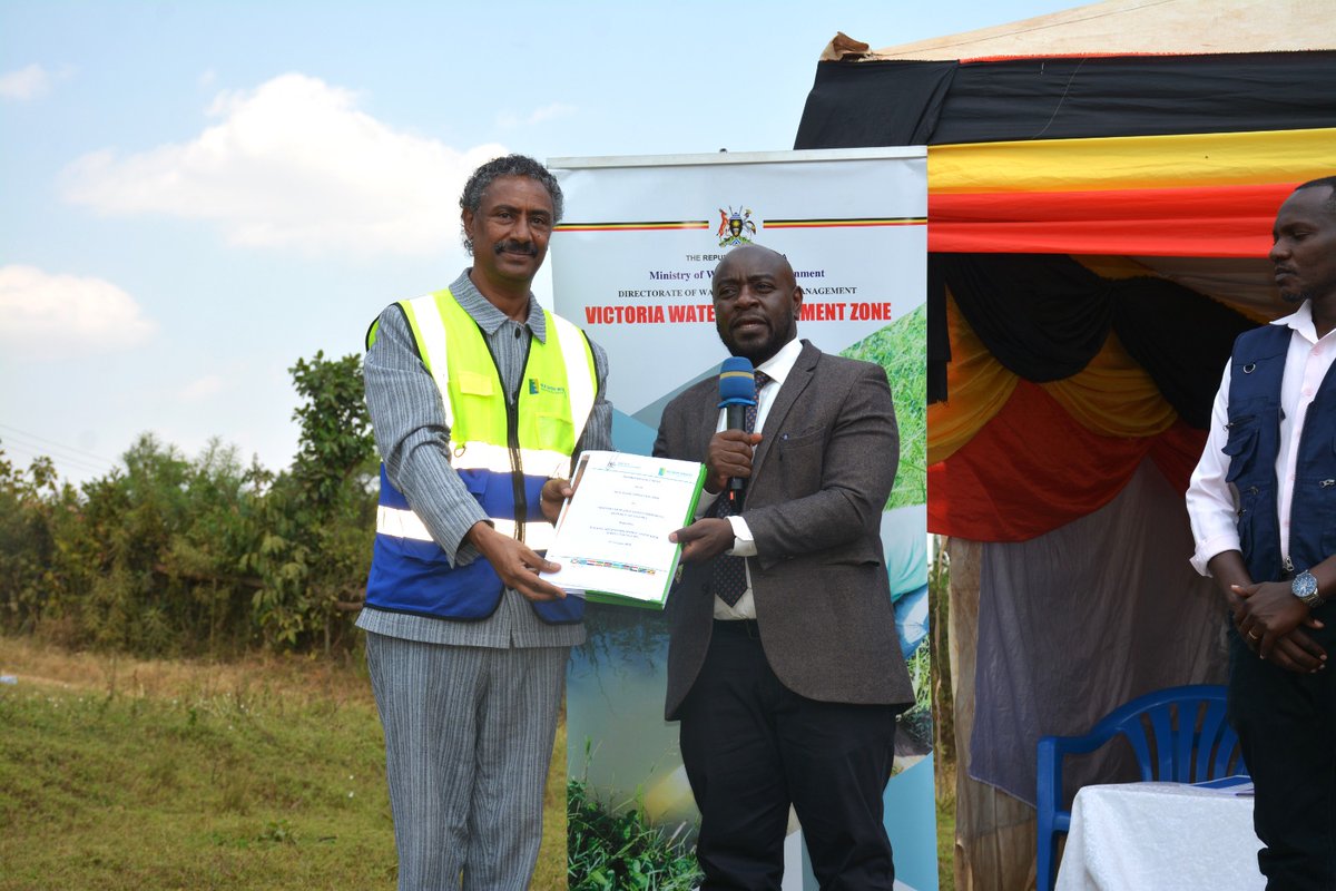 UNDPUganda's tweet photo. In Ntungamo District, @UNDPUganda, together with @nbiweb, with support from @theGEF, commissioned and handed over a pilot Managed Aquifer Recharge (MAR) water system to @min_waterUg.

This nature-based solution captures excess rainwater during wet seasons and stores it underground for use during dry periods, improving water security, strengthening climate resilience, and supporting more sustainable livelihoods for communities.

#SDG6