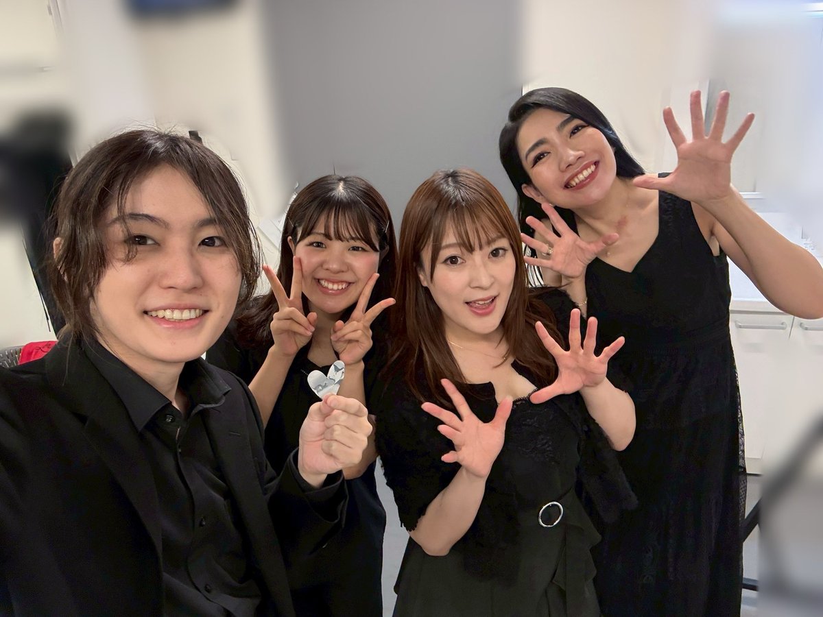 Raycellist's tweet photo. 赤西仁さんのライブ「JIN AKANISHI HEART LIVE 2026」@東京ガーデンシアター、ストリングスで参加しました！

赤西さんのカッコいい曲と歌、そしてブチアゲな照明でテンションアゲアゲな3日間！メンバーの皆様や音響チームさんにもお世話になりました！
チェロにエモい旋律が結構多くて…！やったね！ https://t.co/TBKFN3F9AT