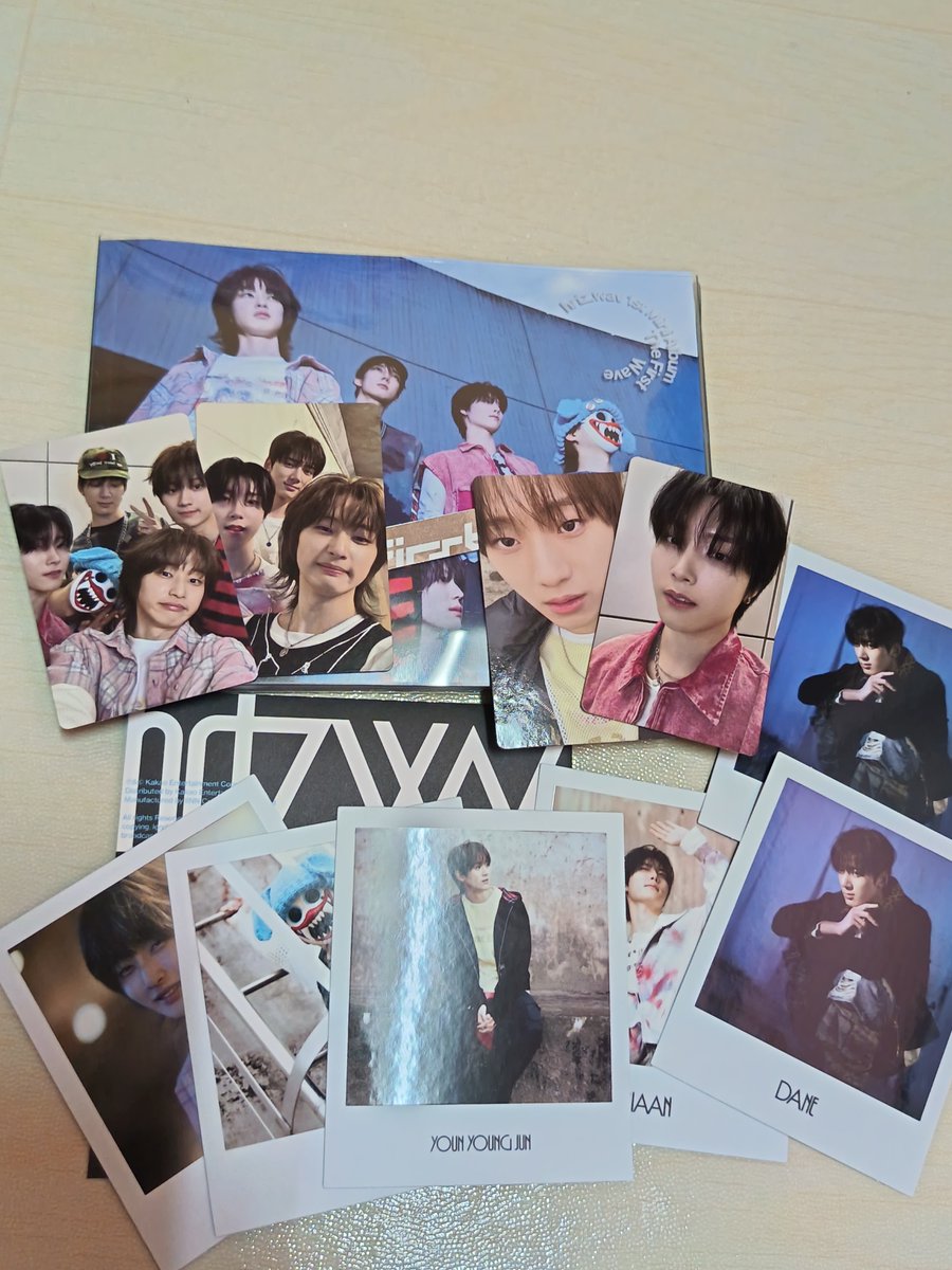im98yang's tweet photo. Terima kasih yang @haminnie__ 🩵🩵

First hrtzwav album arrived! This is such a double happiness for me today 🥹🥹 well besides knowing school band gonna debut 😙 
Btw suka i dpt 2 pola dane wahahhah 🤭

#hrtzwav #TheFirstWave https://t.co/0iOVeDi7OT