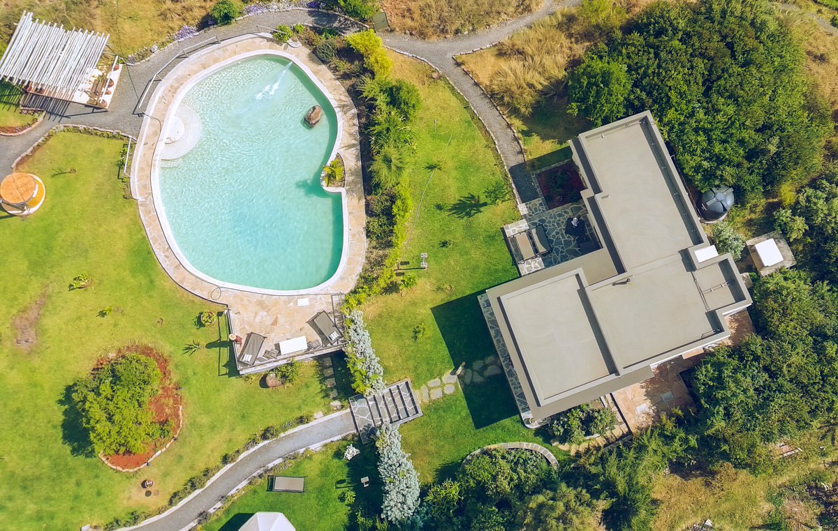 UnchartedKenya's tweet photo. Pilipili Cottage is a private one bedroom cottage in Naromoru with access to a pool, spa and a beautiful garden. https://t.co/rW5gSxyJWt