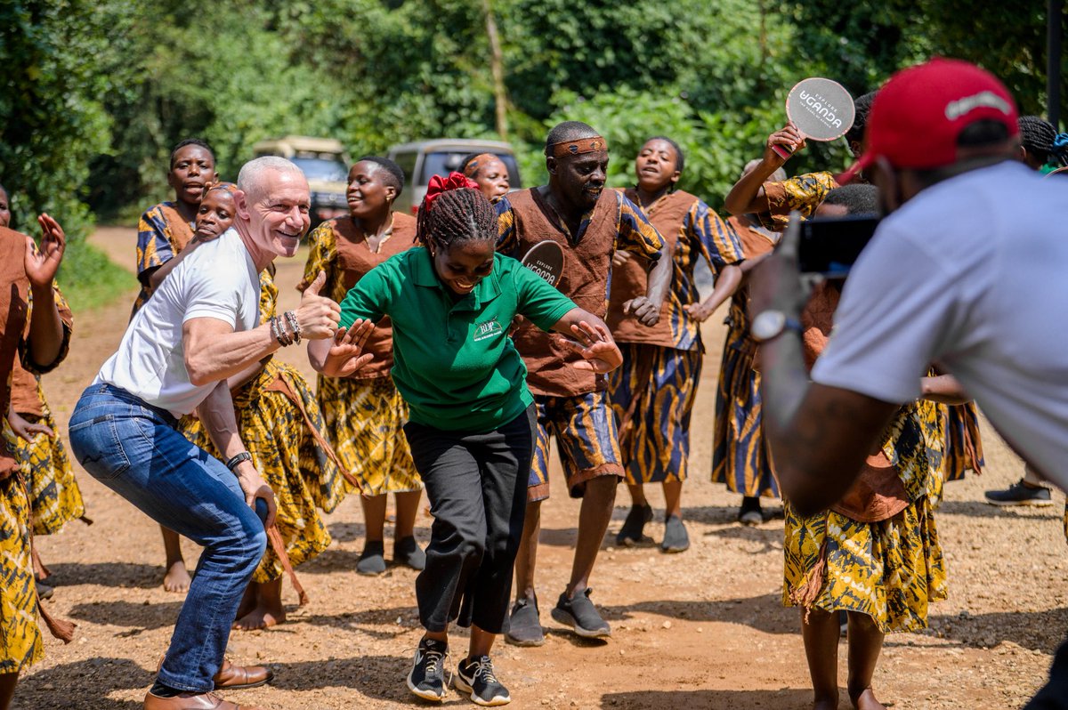 aniku_jakii256's tweet photo. The Batwa tribe in Bwindi stopped at nothing when it came to welcoming guests. Their small stature alone makes them a sight to behold. @LK_four.
#GoldenPosts @GCICUganda
#ExploreUganda #RocInUganda @GovUganda @UCC_Official @TourismBoardUg @MTWAUganda https://t.co/luUj8T6IFU