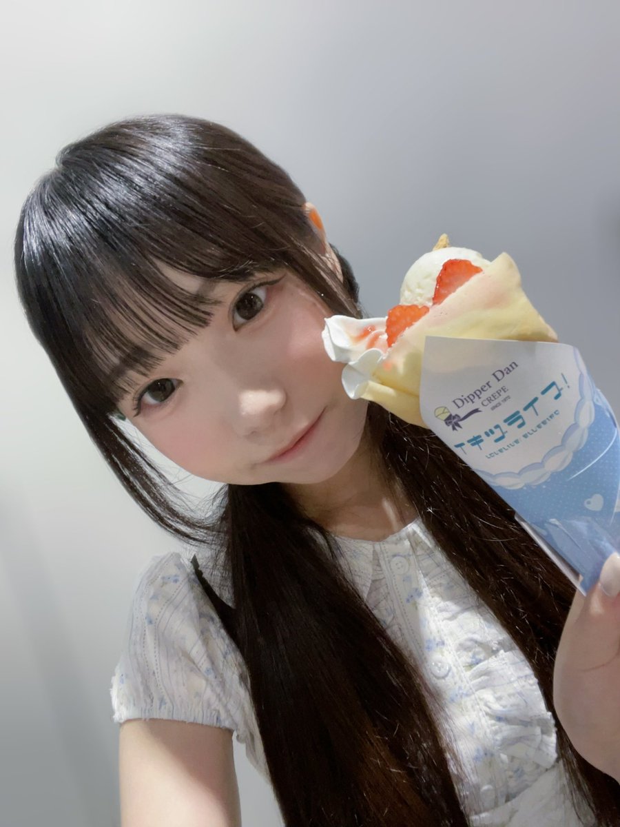 Ayasaki_Honon's tweet photo. コラボクレープおいしかった🍓🫶🏻
#イキヅライブ  #いきづらい部  #lovelive https://t.co/GqOzRhWHKm