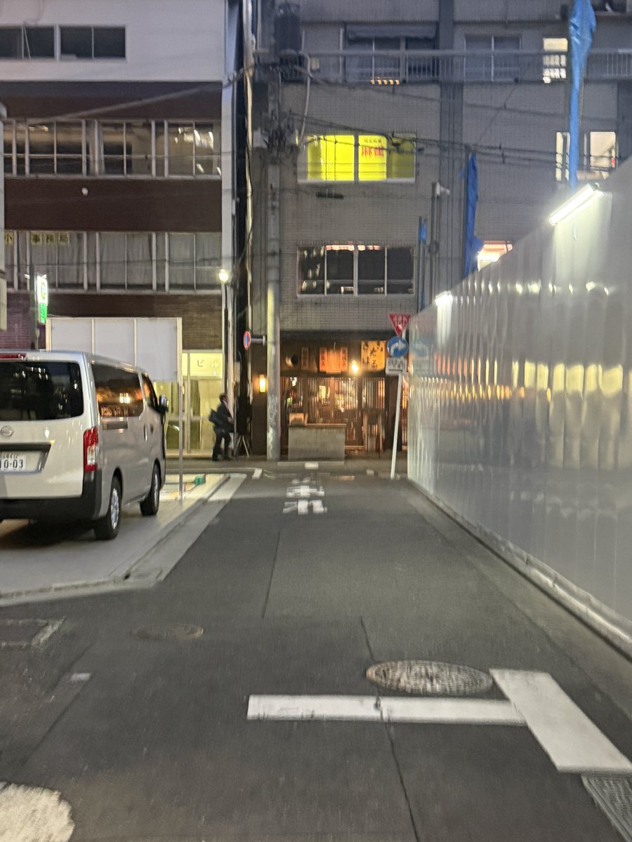 sekky43's tweet photo. 月曜日に酒を飲みながら、僕はちゃんとやれるんだろうか、と思った。飲みながら考えても答えは出なかった。飲み終わってからも出なかった。
唯一の救いは、まだ21時前だということ。 https://t.co/UJxZYFrQ0C