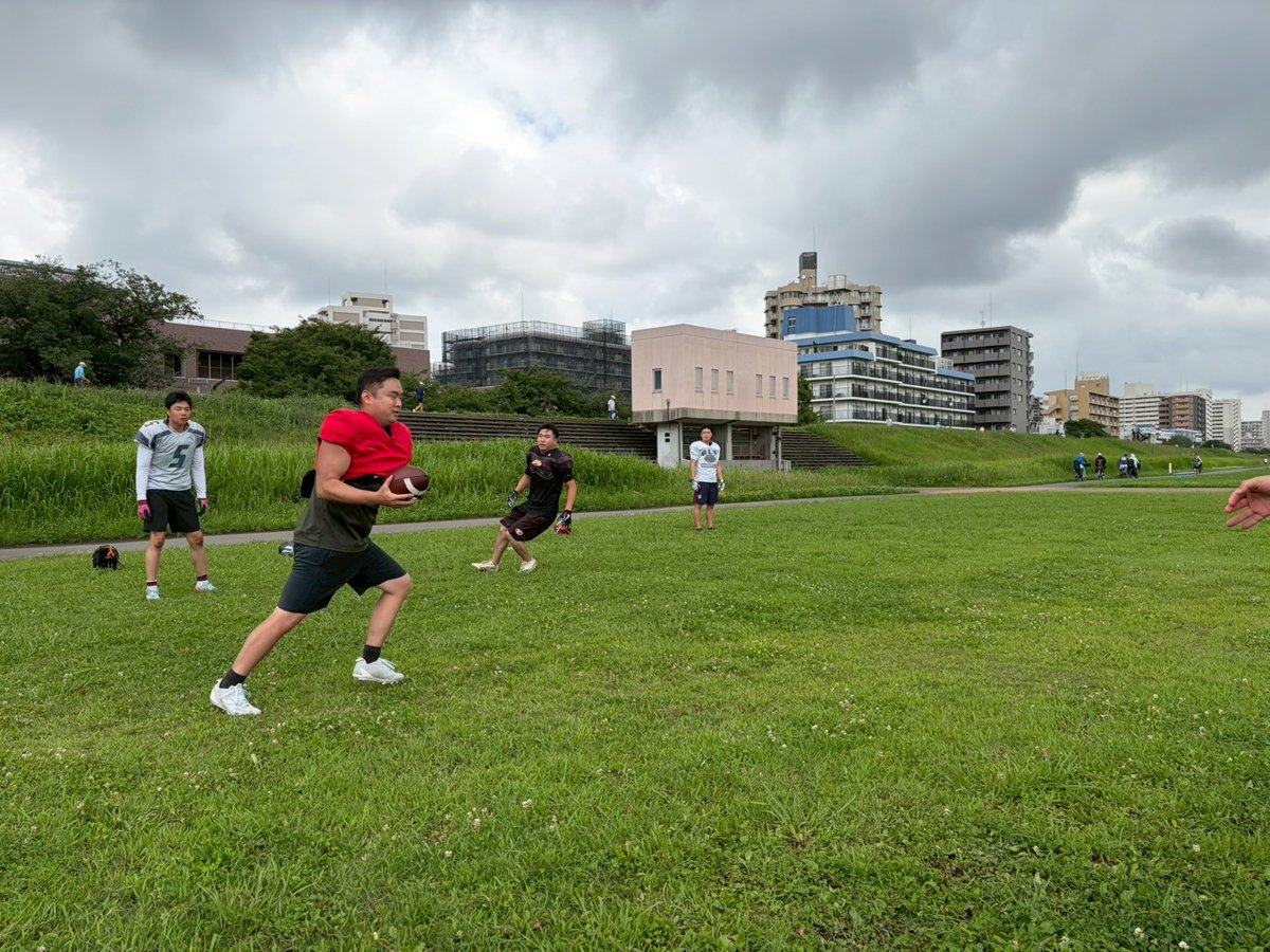 Seagulls_tokai's tweet photo. 📢練習報告

7/5(日) 9:00〜
@多摩川六郷橋緑地グラウンド

梅雨本番で雨が続く中、2週間ぶりに練習しました！
久々の練習でしたが、ガッツリプレーを合わせました💪

選手、マネージャー大募集中です！
見学・練習参加、お気軽にお問合せください！

#東海シーガルズ #アメフト https://t.co/tL4Adyd2hS