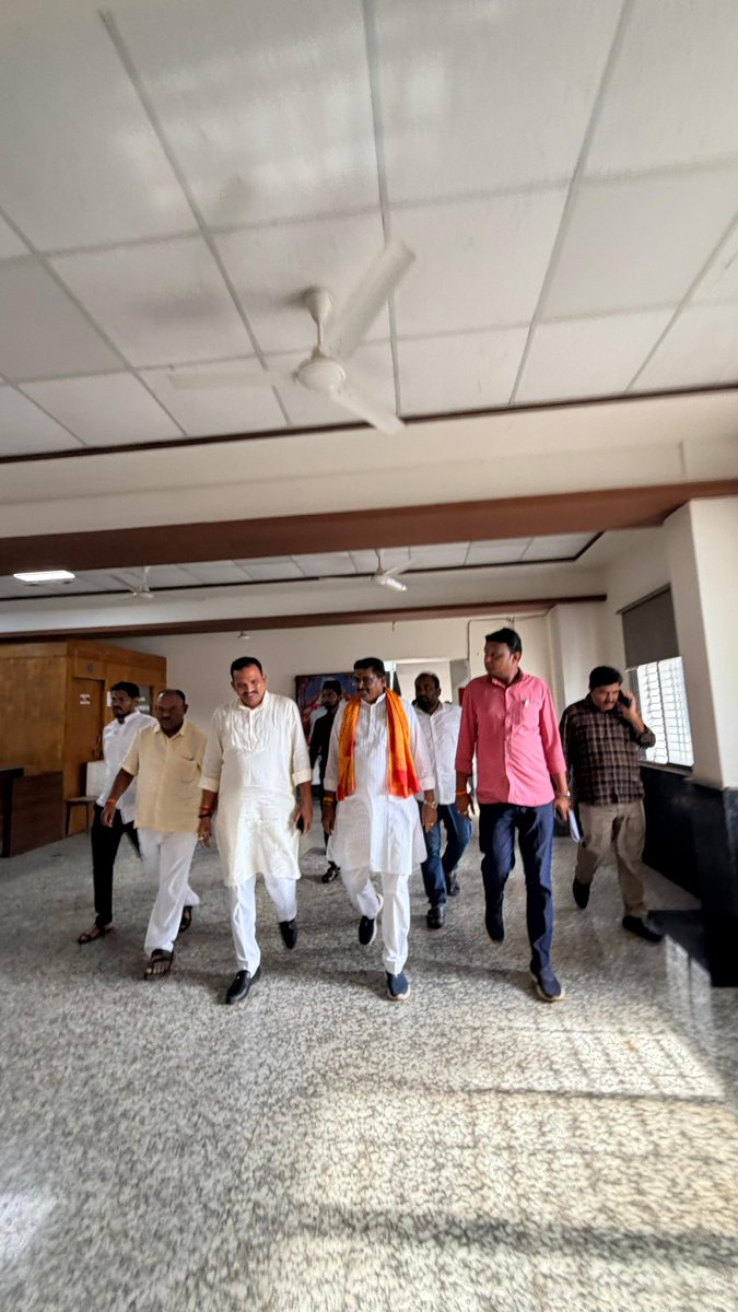 bikendra0101's tweet photo. रामटेक नगर परिषद येथे माजी आमदार सुधाकरजी कोहळे यांच्या समवेत निवडणूक आयोगाच्या Special Intensive Revision (SIR) अर्थात मतदार यादीच्या विशेष सखोल पुनरावलोकन मोहिमेबाबत सविस्तर चर्चा करण्यात आली. 
.
.
.
#SIR #RAMTEK #BIKENDRAMAHAJAN https://t.co/goKxY2lttP