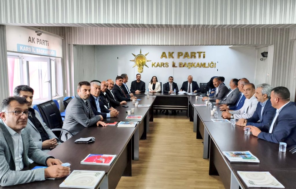 Ademcalkin's tweet photo. 📍 AK Parti Kars İl Başkanlığı 

AK Parti Kars İl Başkanımız Muammer Sancar, İl Yönetimimiz, İl Genel Meclis Başkanımız, Kadın Kolları Başkanımız, Gençlik Kolları Başkanımız, Belediye Başkanlarımız, İlçe Başkanlarımız ve İl Meclis Üyelerimiz ile birlikte istişare toplantısı gerçekleştirerek; saha çalışmalarımız, Kars’ımızda hemşehrilerimizin beklentileri, teşkilat faaliyetlerimiz üzerine bilgi alışverişinde bulunduk.

AK Kadrolar olarak, bilgi, birikim ve tecrübemizle her zaman ülkemiz ve Kars'ımızın emrindeyiz.

Bizim işimiz hizmet, gücümüz millet.

Toplantımızın hayırlara vesile olmasını diliyorum.