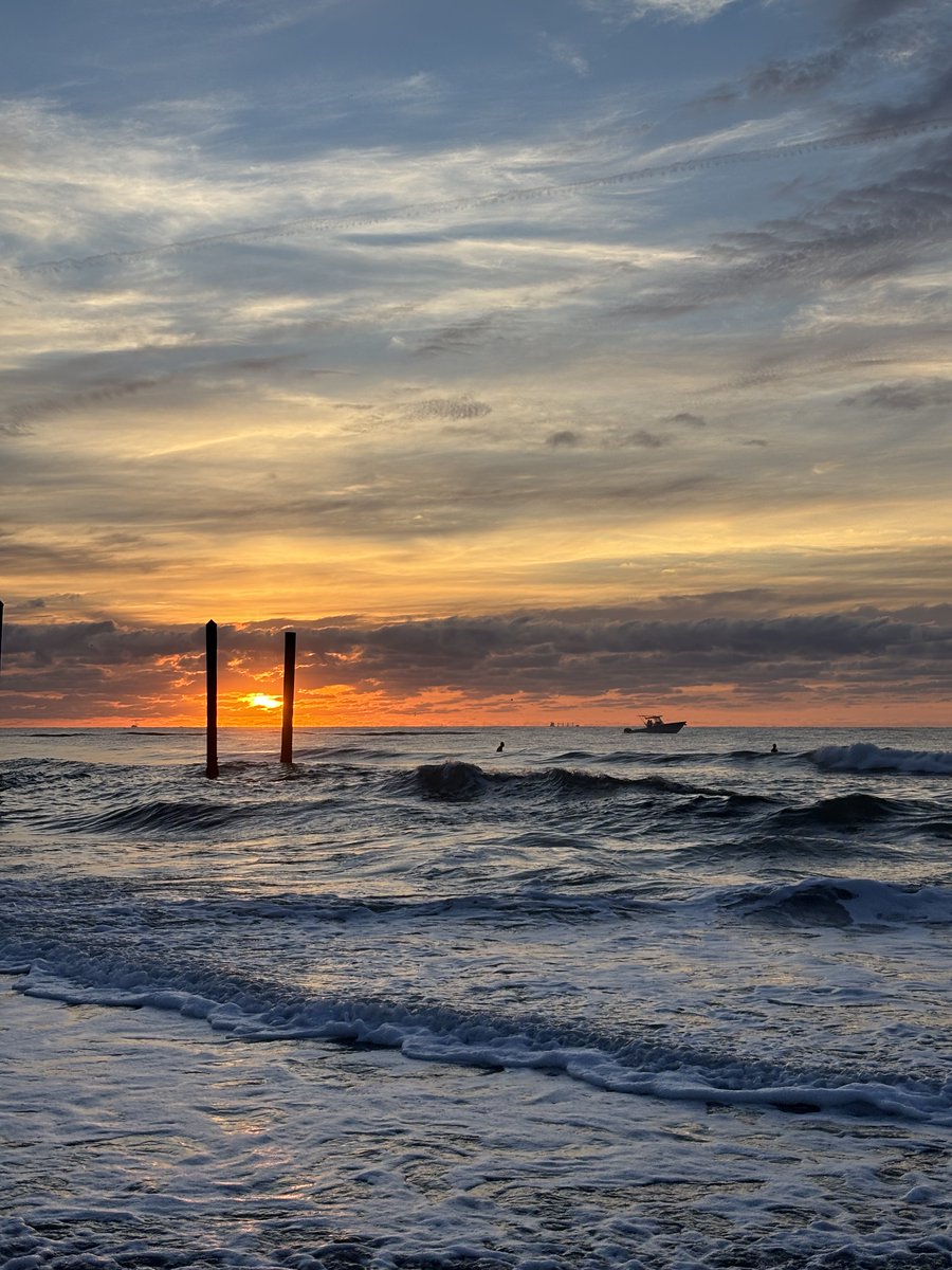 valkerie777's tweet photo. Good morning from #Florida #sunrise #beachlife https://t.co/fLX8tkcgfT