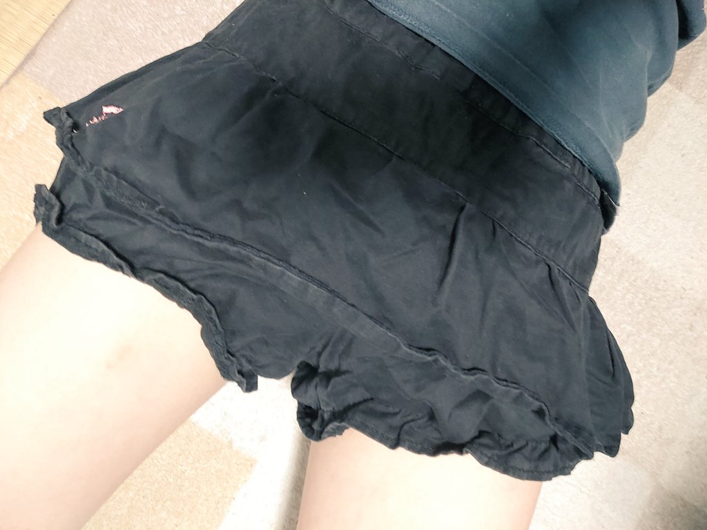 tibiomutsu's tweet photo. こういうキュロット(？)すき
スカートみたいな布もついているけどなんの意味もない😊
メリーズ夜用と��レパンでおしりはもこもこしてる😊😊😊
画��ではわからないけどね https://t.co/lxyaeGdijB