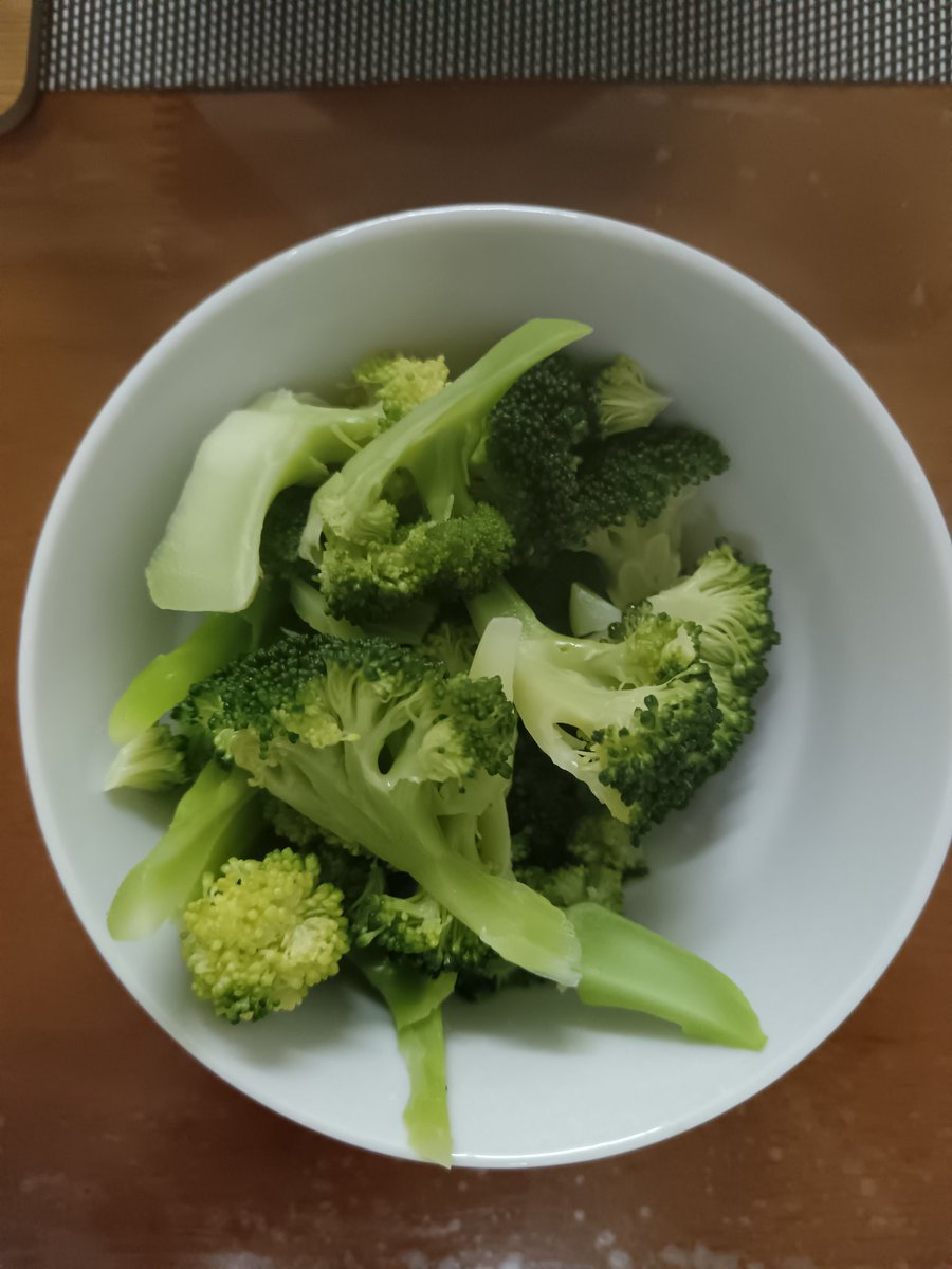 jaeilbear's tweet photo. 6.
Breakfast: 347cal + tuna salad
Snack: broccoli 34cals 100g https://t.co/DuN48A5PcE