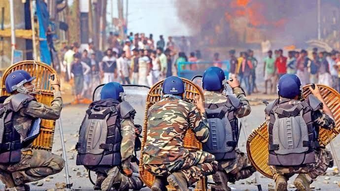 IndianTechGuide's tweet photo. 🚨 "Individuals causing damage to property during protests will be penalized three times the value of the destruction." 

- West Bengal government. https://t.co/Krc3l2Et6N