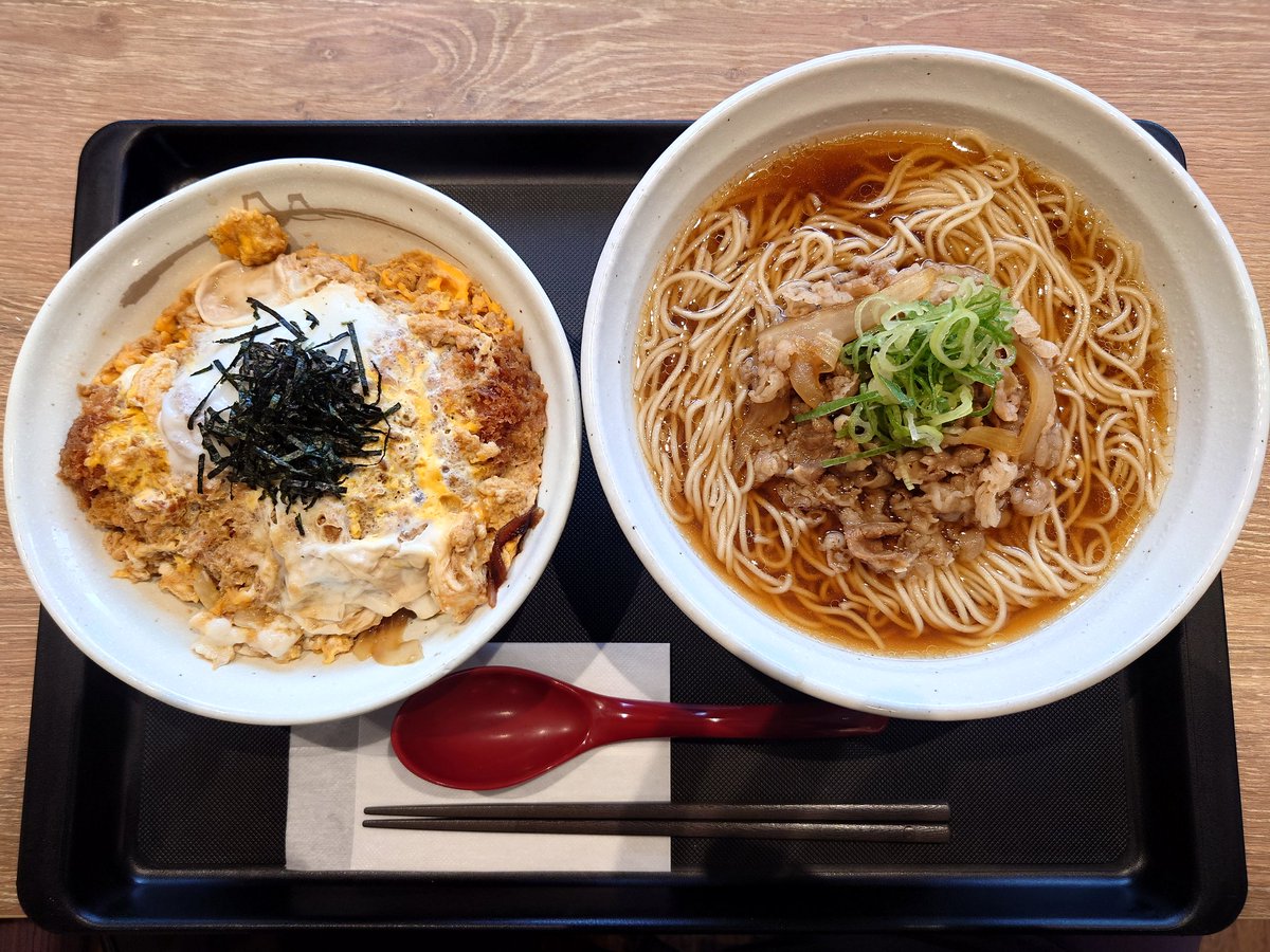 tetsutra's tweet photo. 7/6(月)は中国道・七塚原SA(上り)
松屋さん
牛肉ラーメンは店舗によっては無い所がある気がする。 https://t.co/VVD1hiQz9F